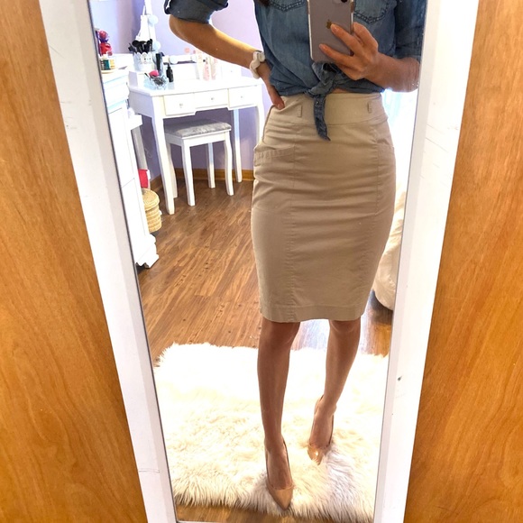 H&M Dresses & Skirts - H&M High Waist Skirt